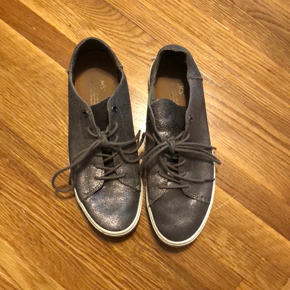 Metallic Pewter Toms